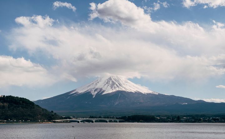 Yang Ditunggu-tunggu, Akhirnya Gunung Fuji Diselimuti Salju